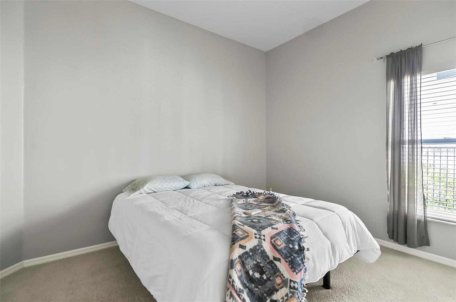 Image 20 of 41 For 633 Lakehaven Circle
