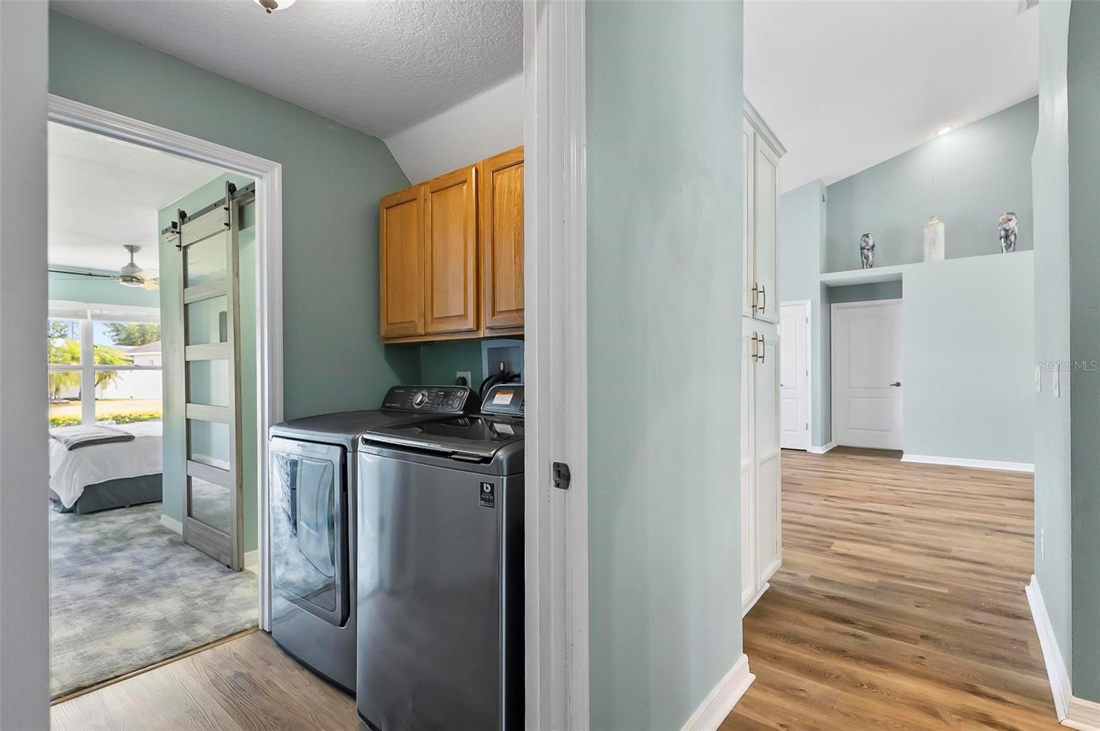 Image 23 of 41 For 633 Lakehaven Circle