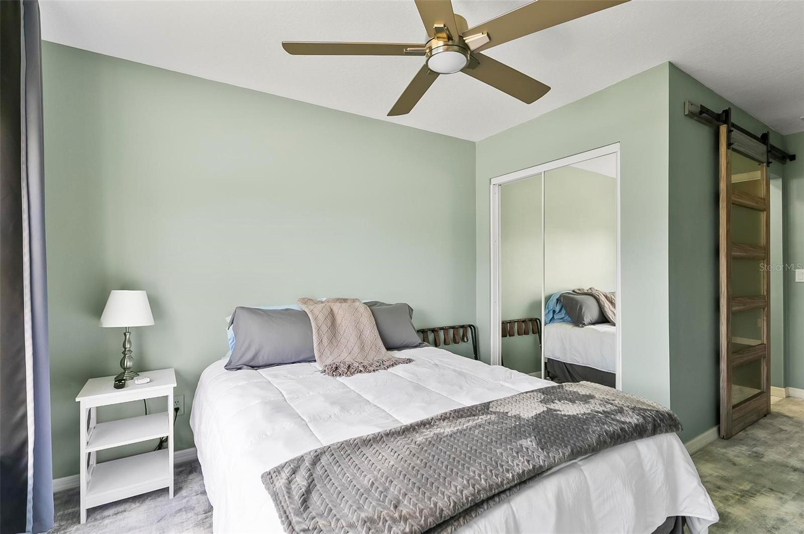 Image 24 of 41 For 633 Lakehaven Circle