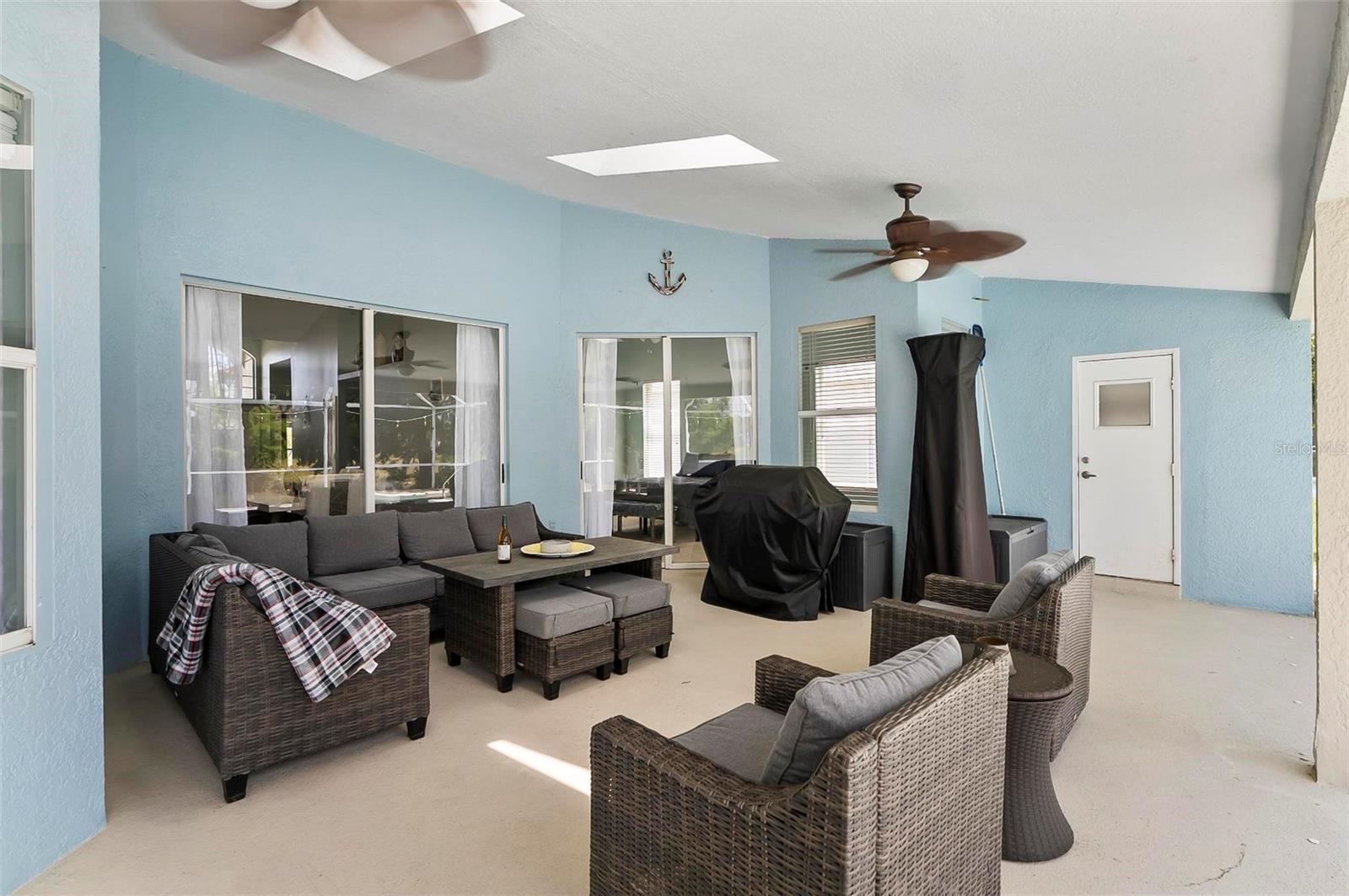 Image 27 of 41 For 633 Lakehaven Circle