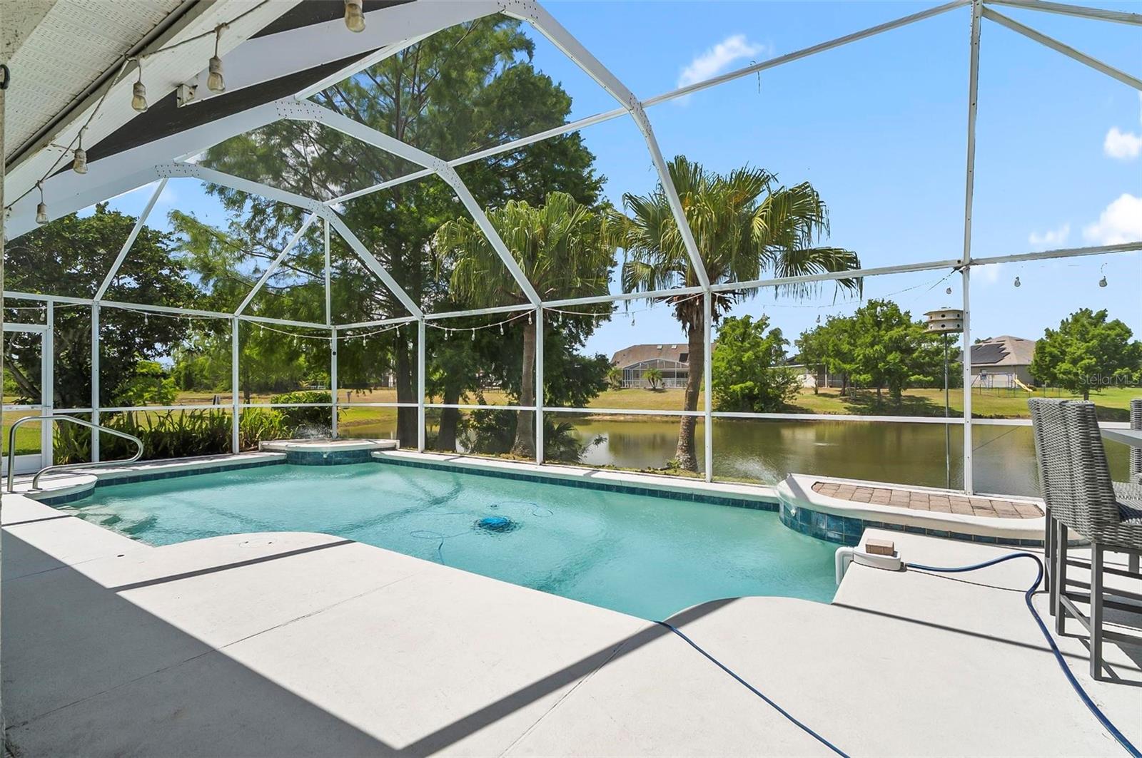 Image 32 of 41 For 633 Lakehaven Circle