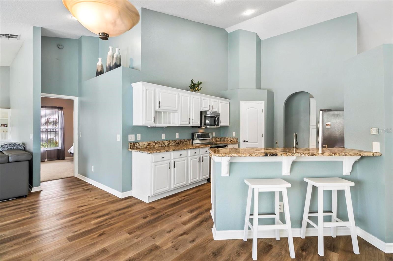 Image 4 of 41 For 633 Lakehaven Circle