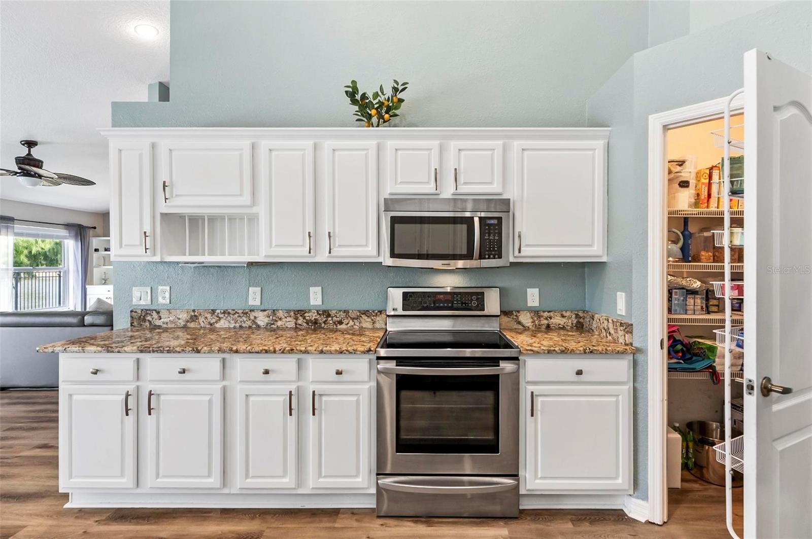 Image 6 of 41 For 633 Lakehaven Circle