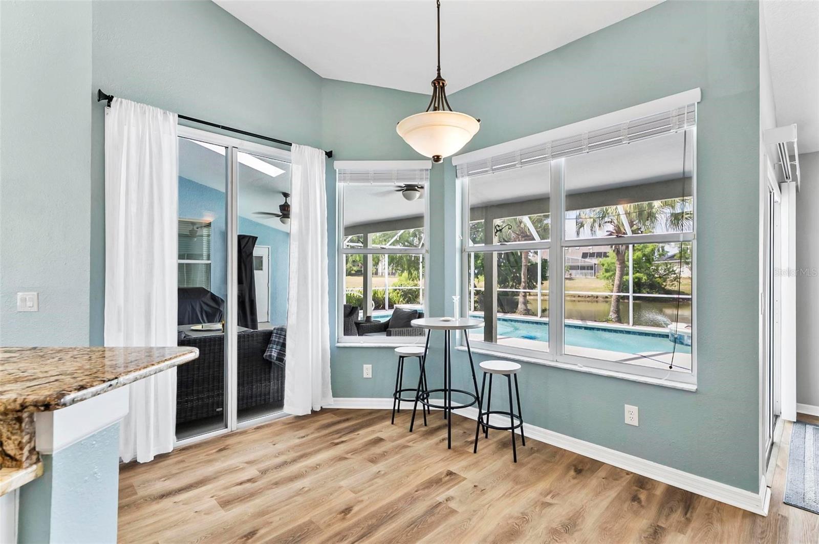 Image 7 of 41 For 633 Lakehaven Circle