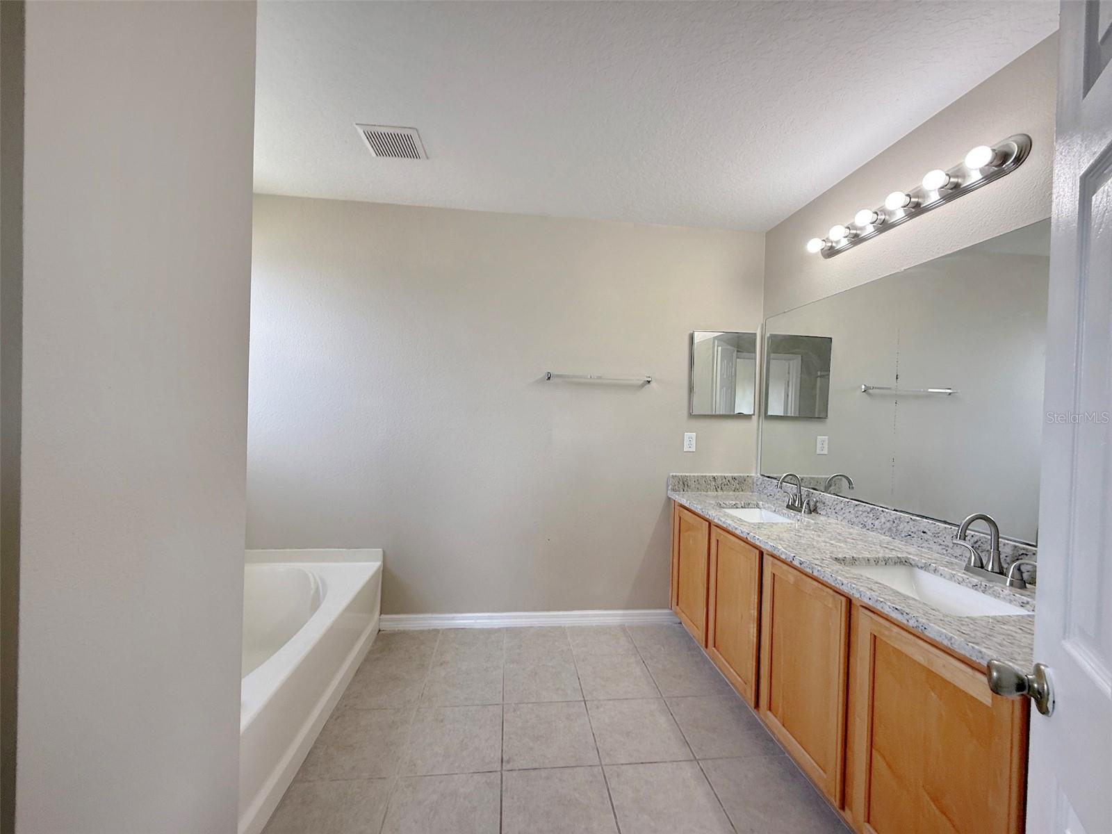 Image 18 of 38 For 786 Crystal Bay Lane