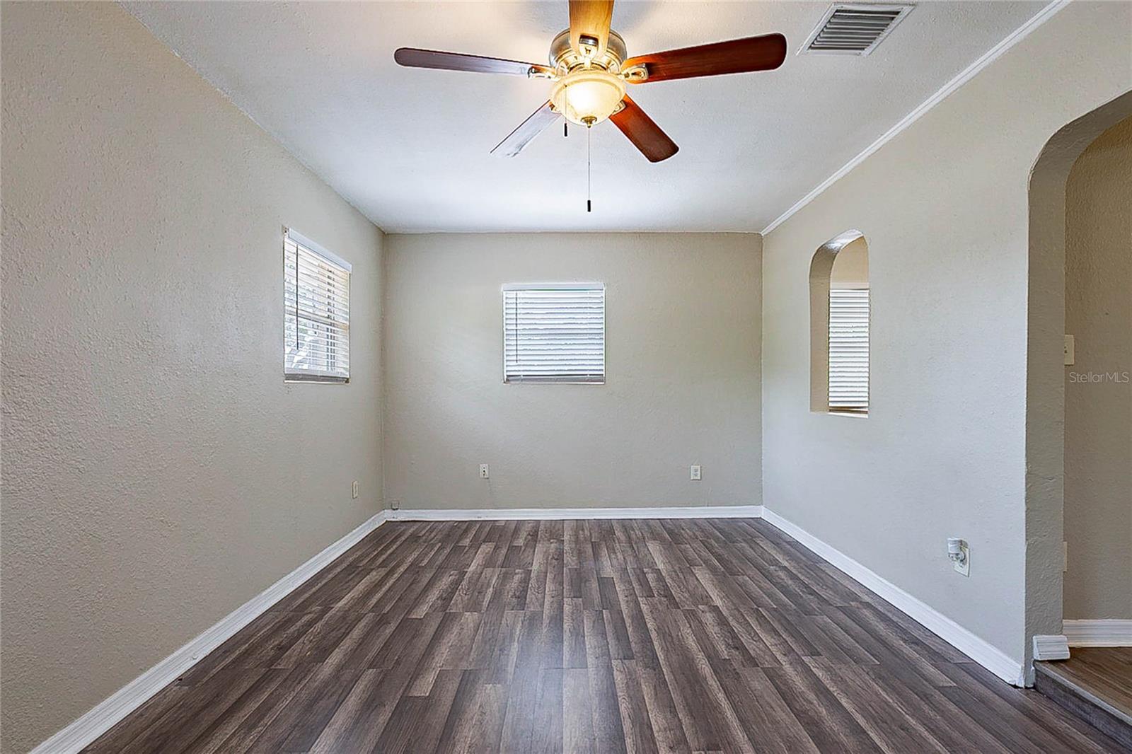 Image 3 of 27 For 1409 Garden Avenue