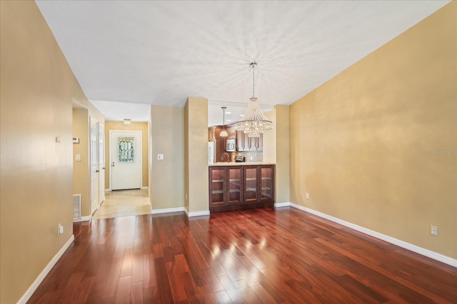 Image 9 of 25 For 1055 Kensington Park Drive 503