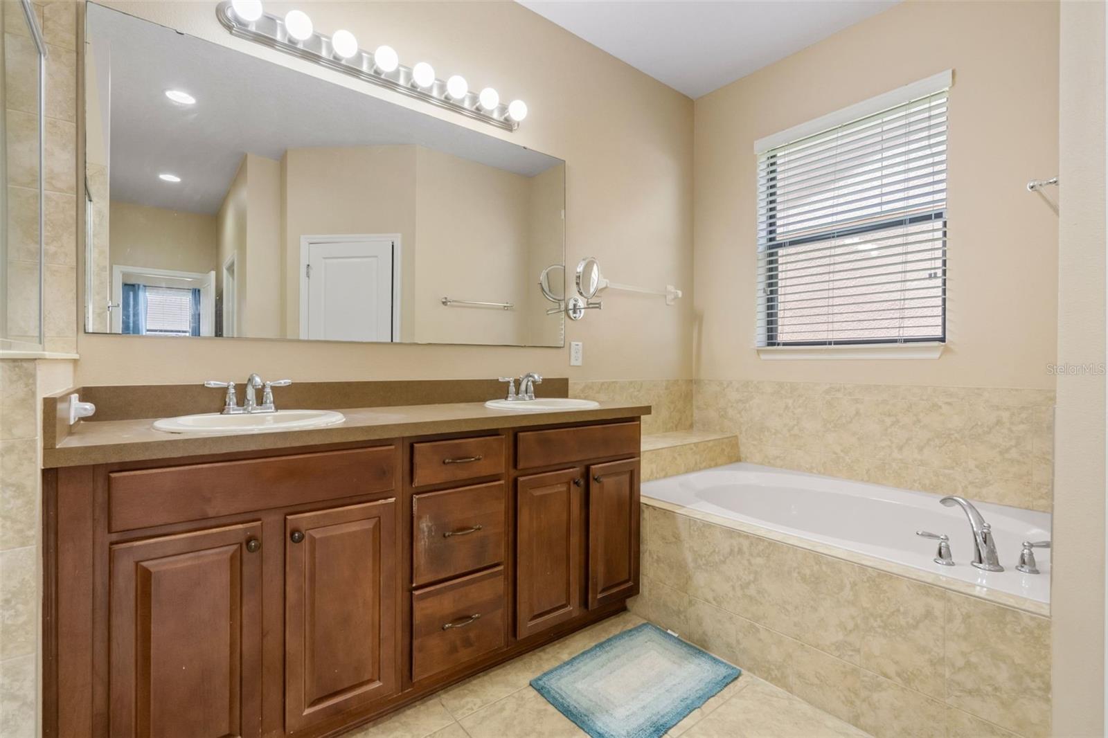 Image 23 of 41 For 1023 Hermosa Way