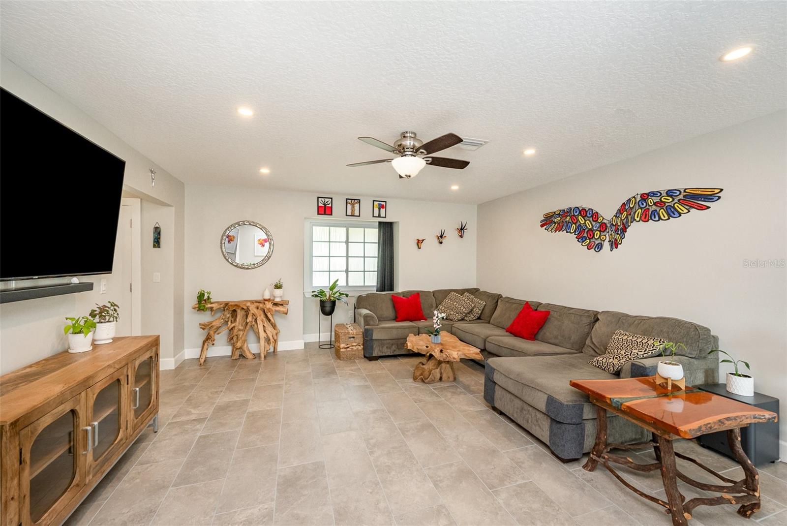 Image 21 of 31 For 661 Altura Drive