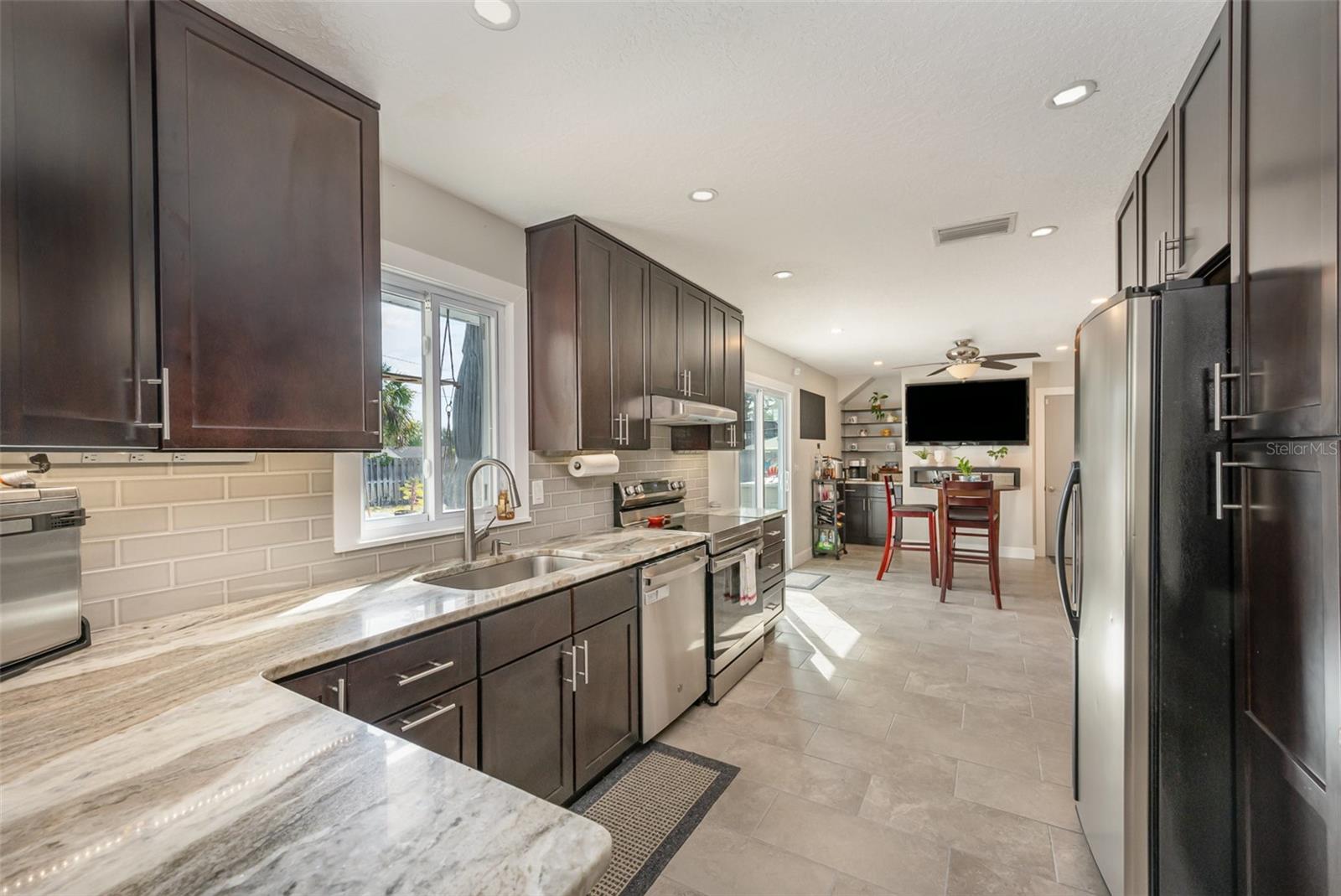 Image 25 of 31 For 661 Altura Drive