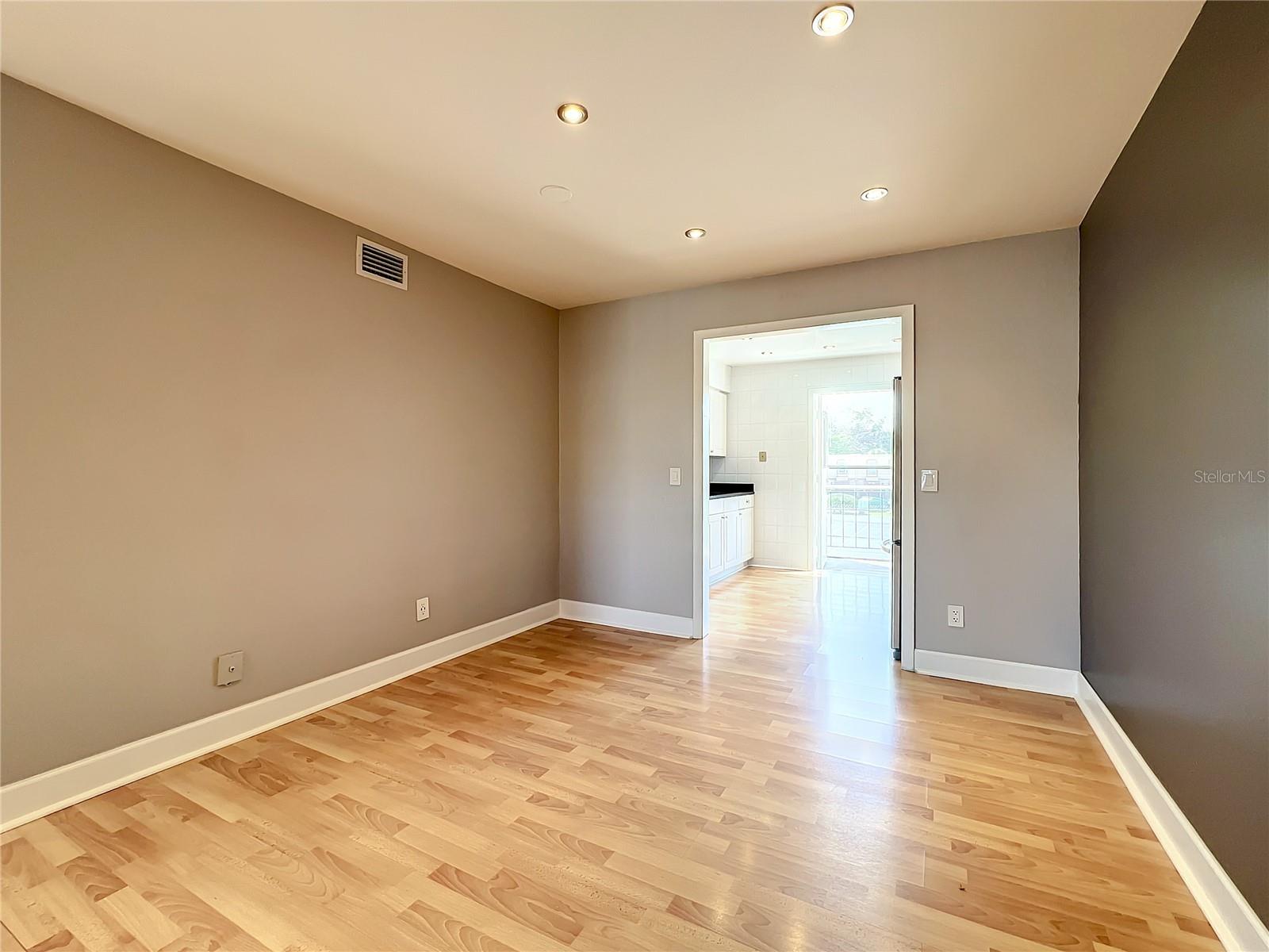 Image 11 of 38 For 200 Saint Andrews Boulevard 3503