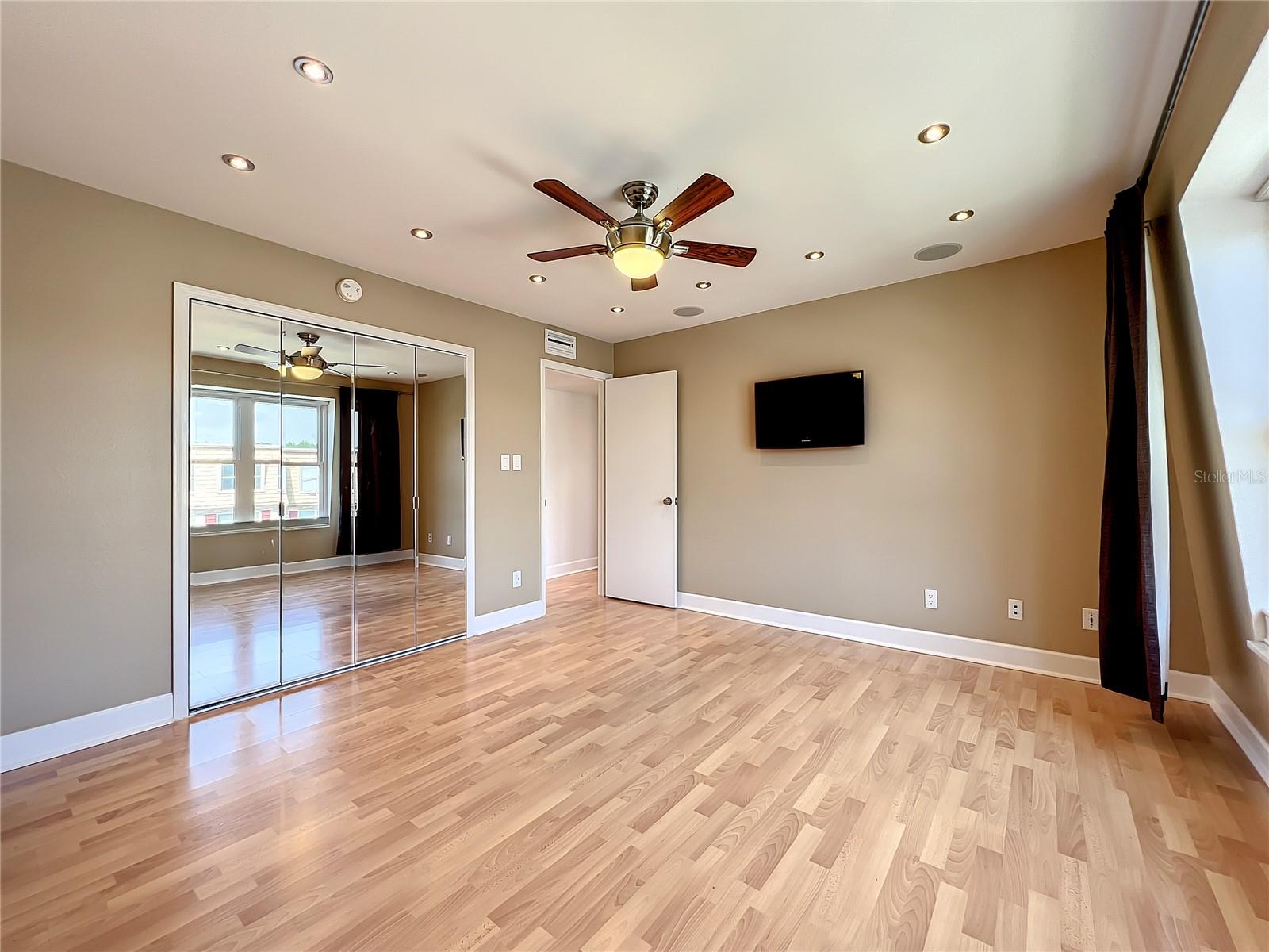 Image 19 of 38 For 200 Saint Andrews Boulevard 3503