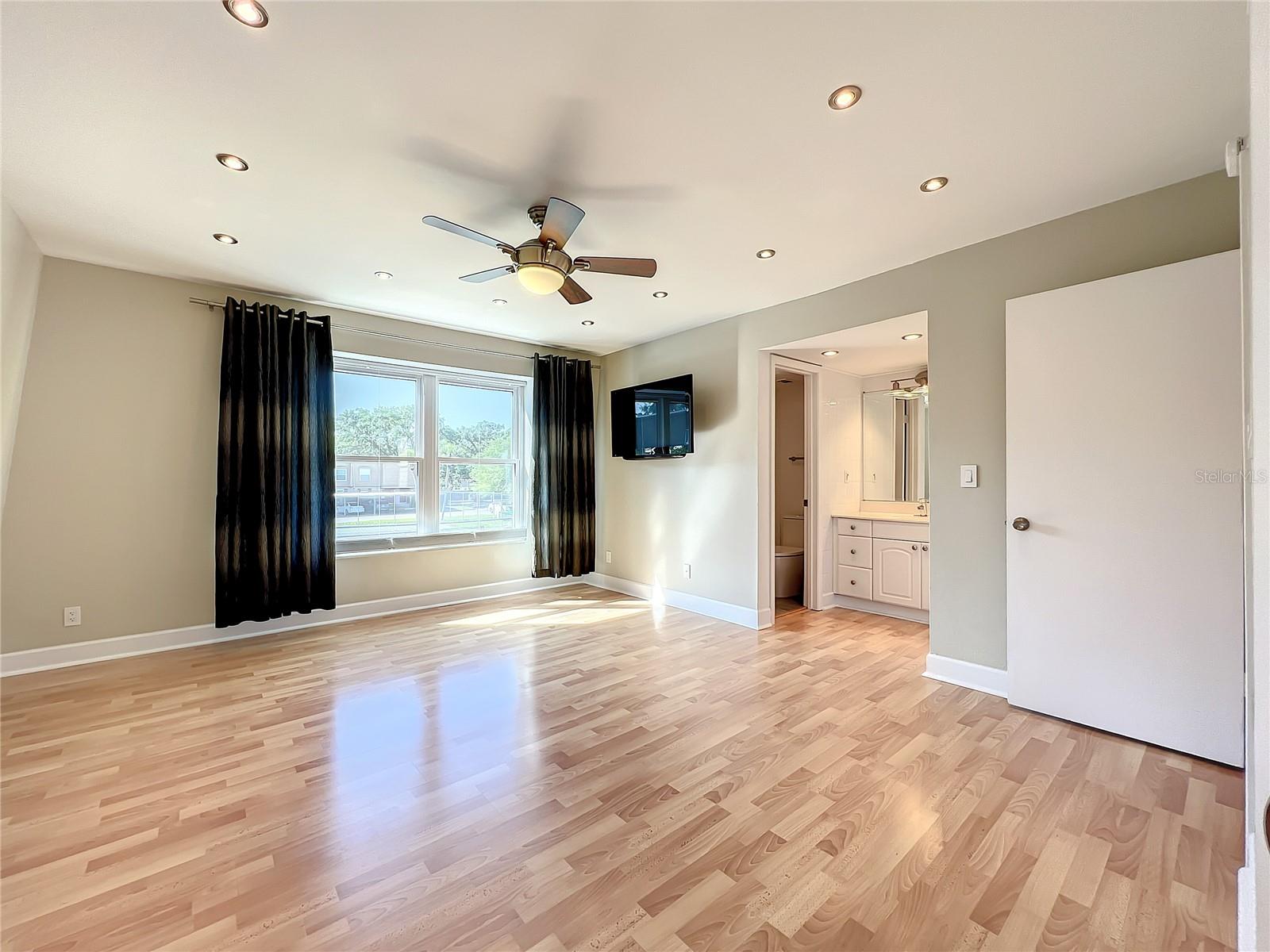 Image 29 of 38 For 200 Saint Andrews Boulevard 3503