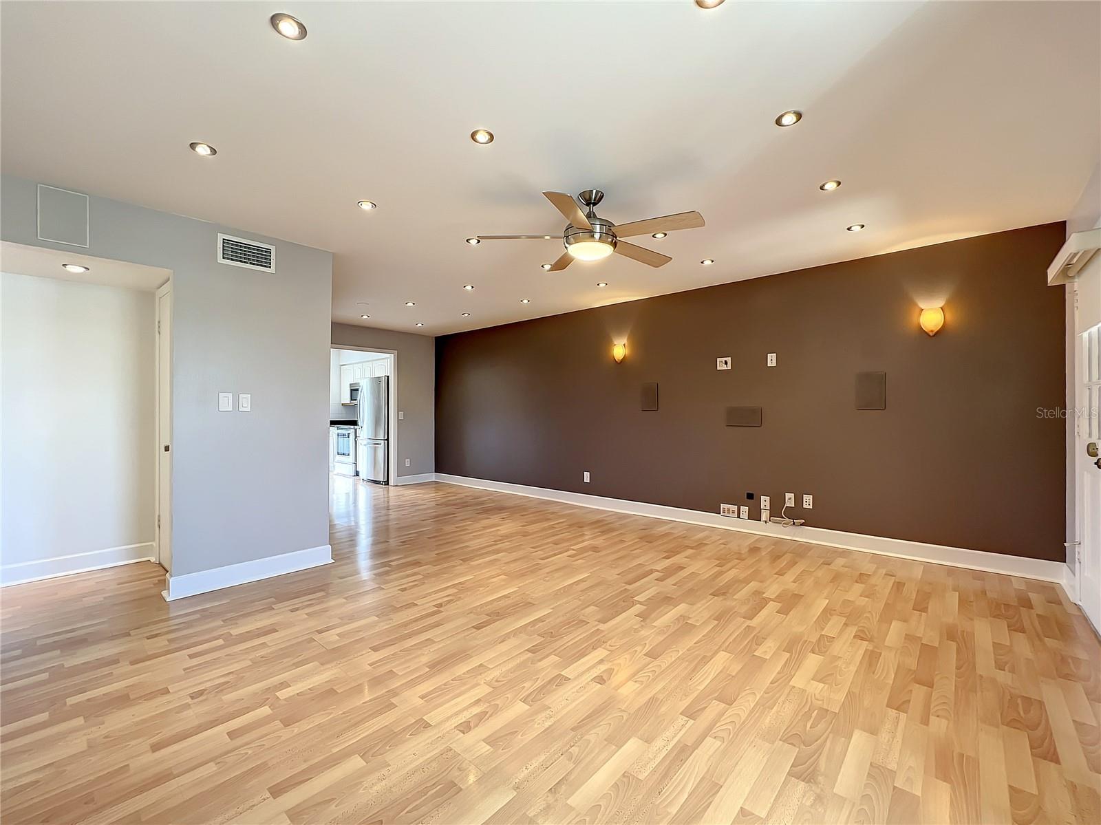 Image 8 of 38 For 200 Saint Andrews Boulevard 3503