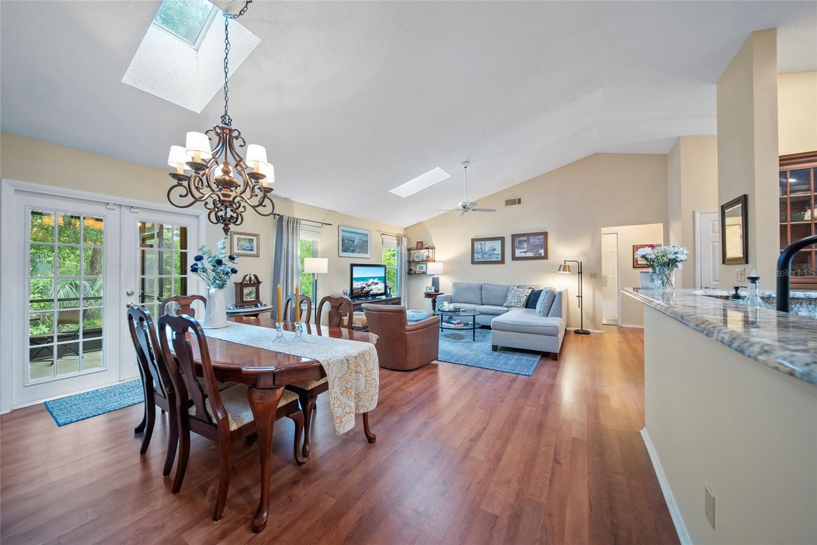 Image 10 of 40 For 903 Oak Leaf Court