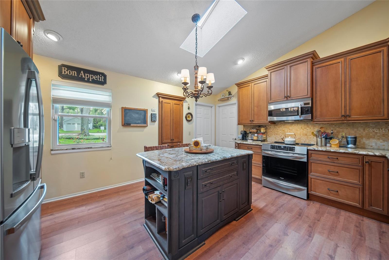 Image 12 of 40 For 903 Oak Leaf Court