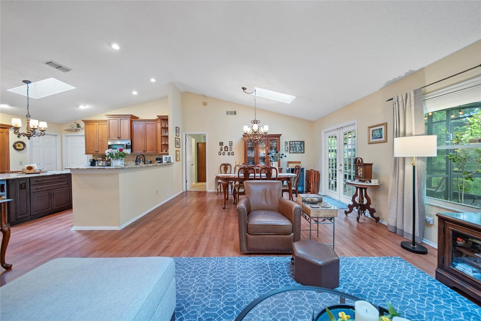 Image 15 of 40 For 903 Oak Leaf Court