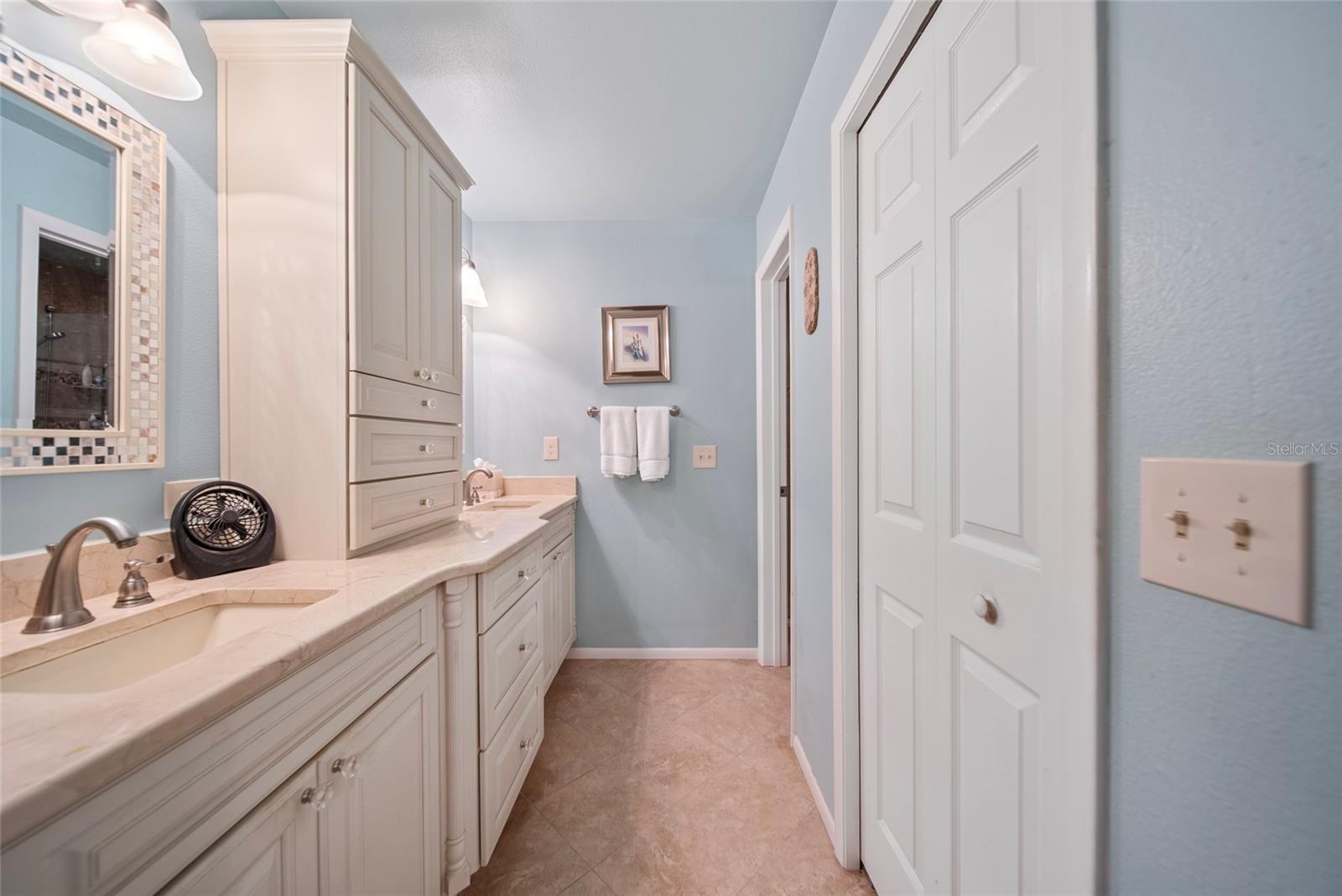 Image 18 of 40 For 903 Oak Leaf Court