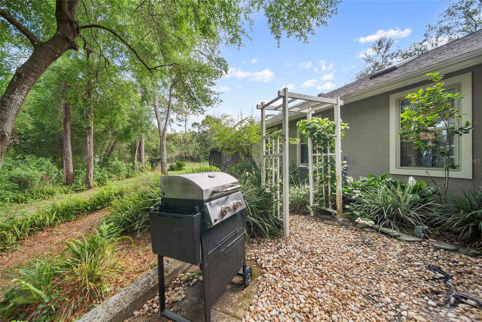 Image 25 of 40 For 903 Oak Leaf Court