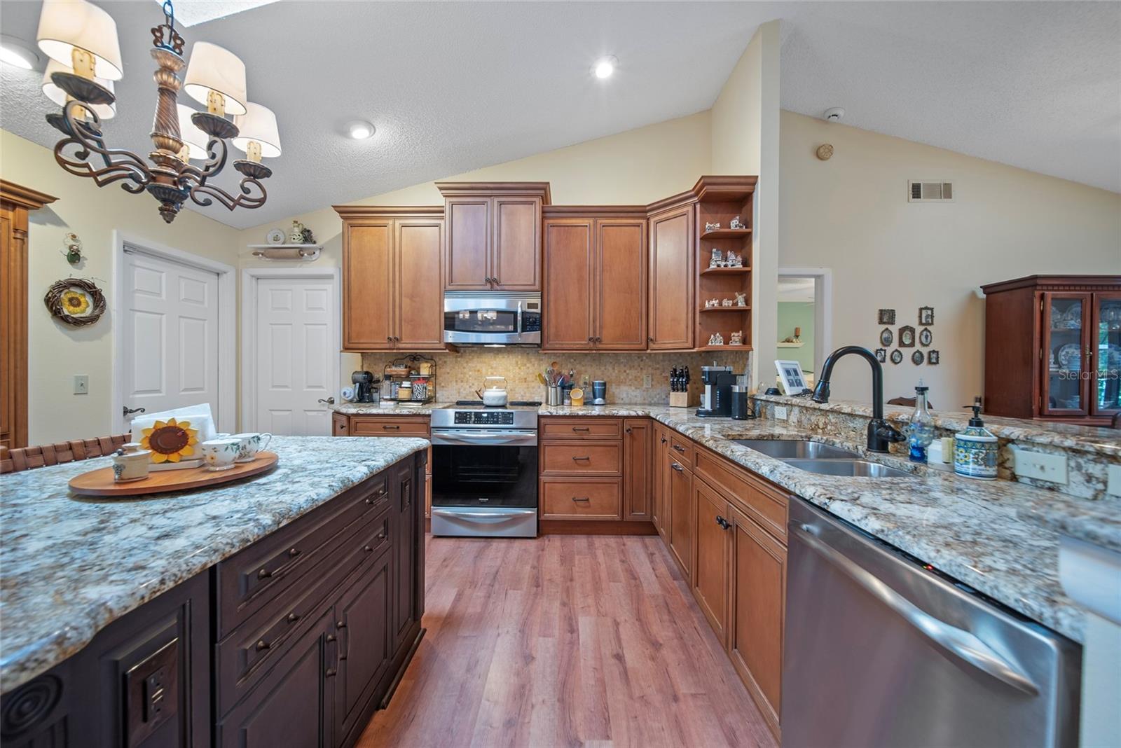 Image 4 of 40 For 903 Oak Leaf Court