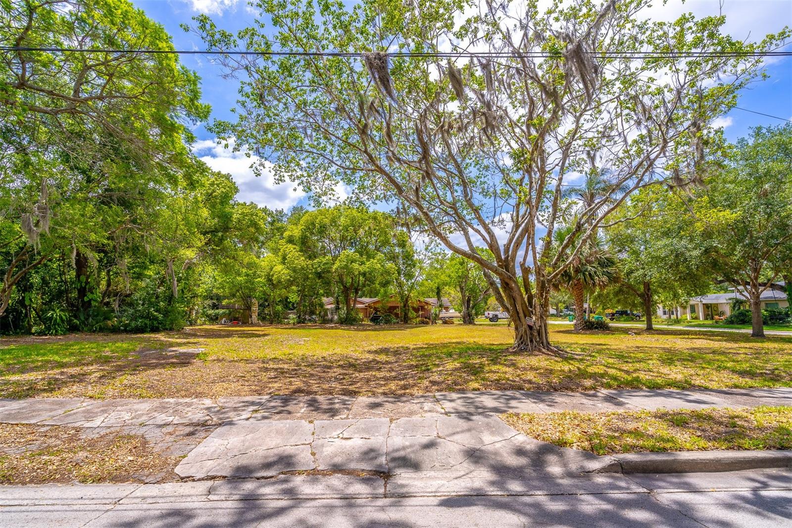 Image 4 of 12 For 303 Lakeview Avenue