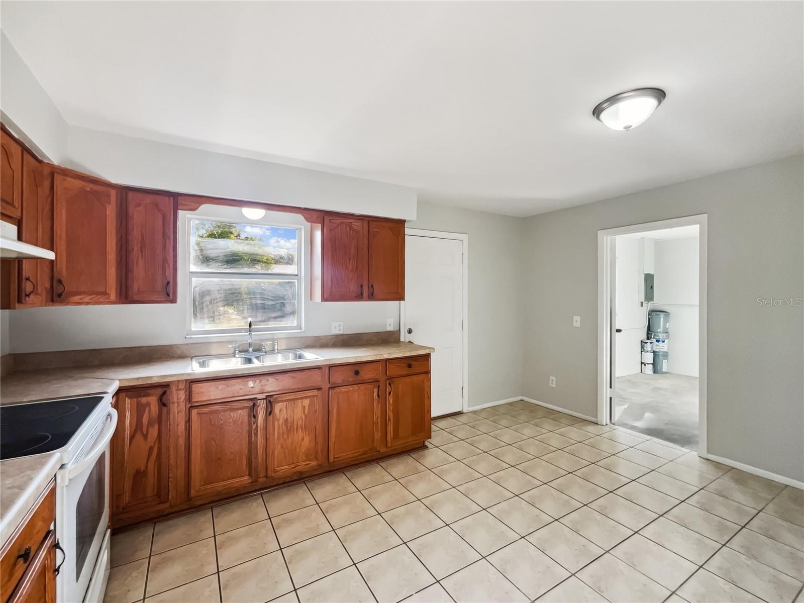 Image 11 of 29 For 1543 Sarah Street