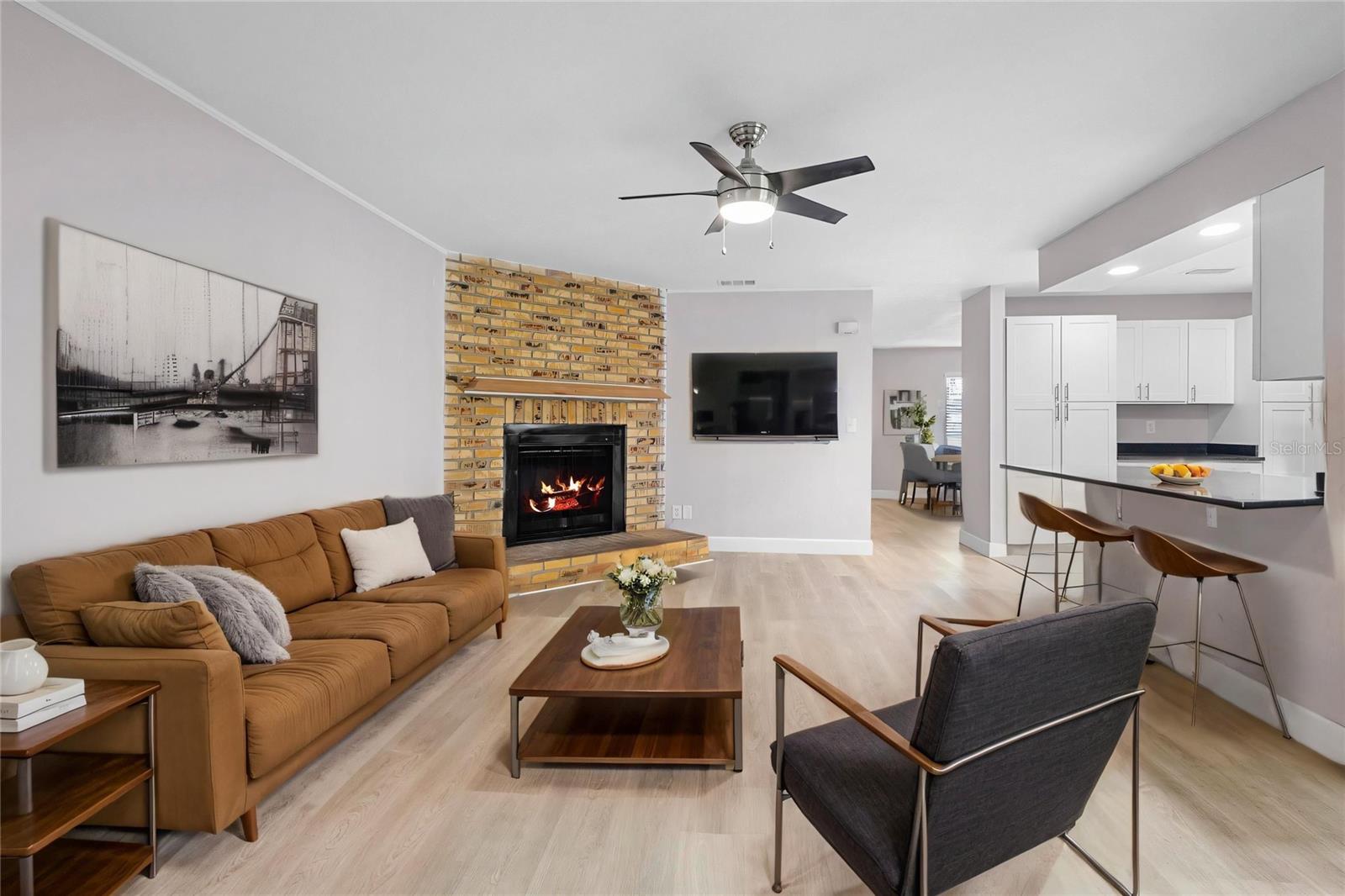Listing photo id 10 for 10140 Bridlewood Avenue