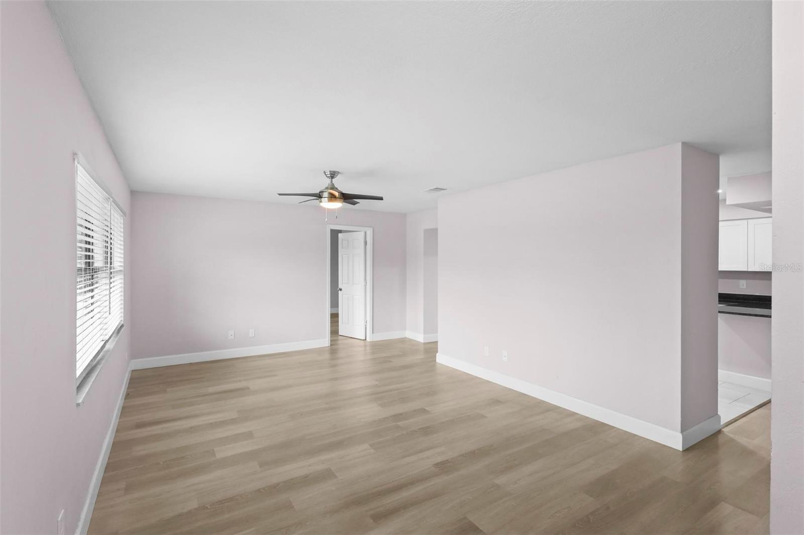 Listing photo id 12 for 10140 Bridlewood Avenue