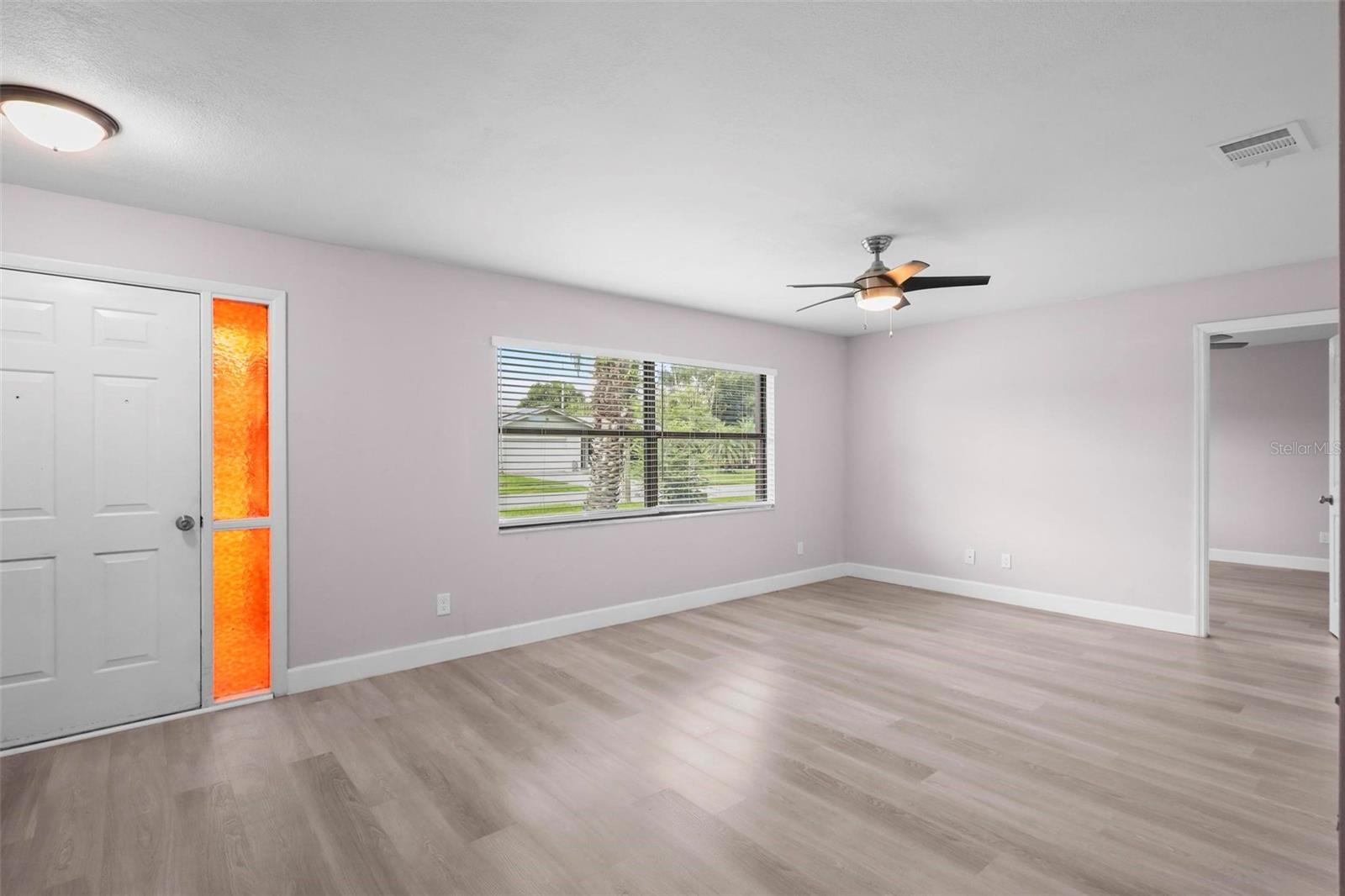 Listing photo id 17 for 10140 Bridlewood Avenue