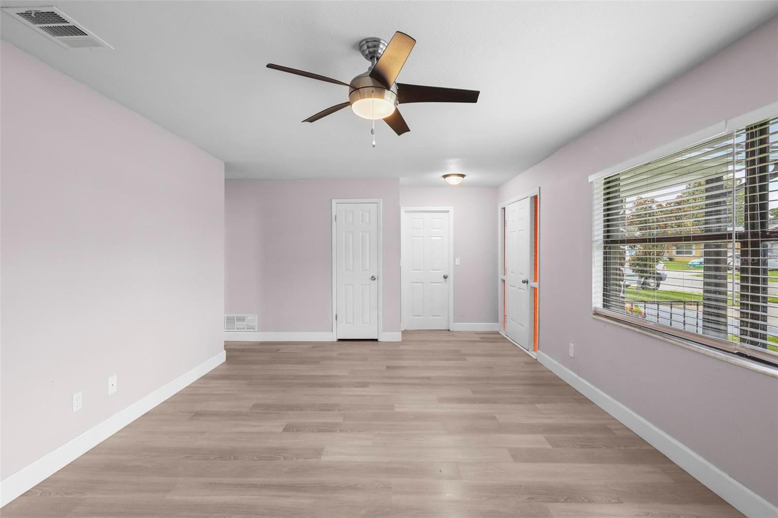 Listing photo id 18 for 10140 Bridlewood Avenue