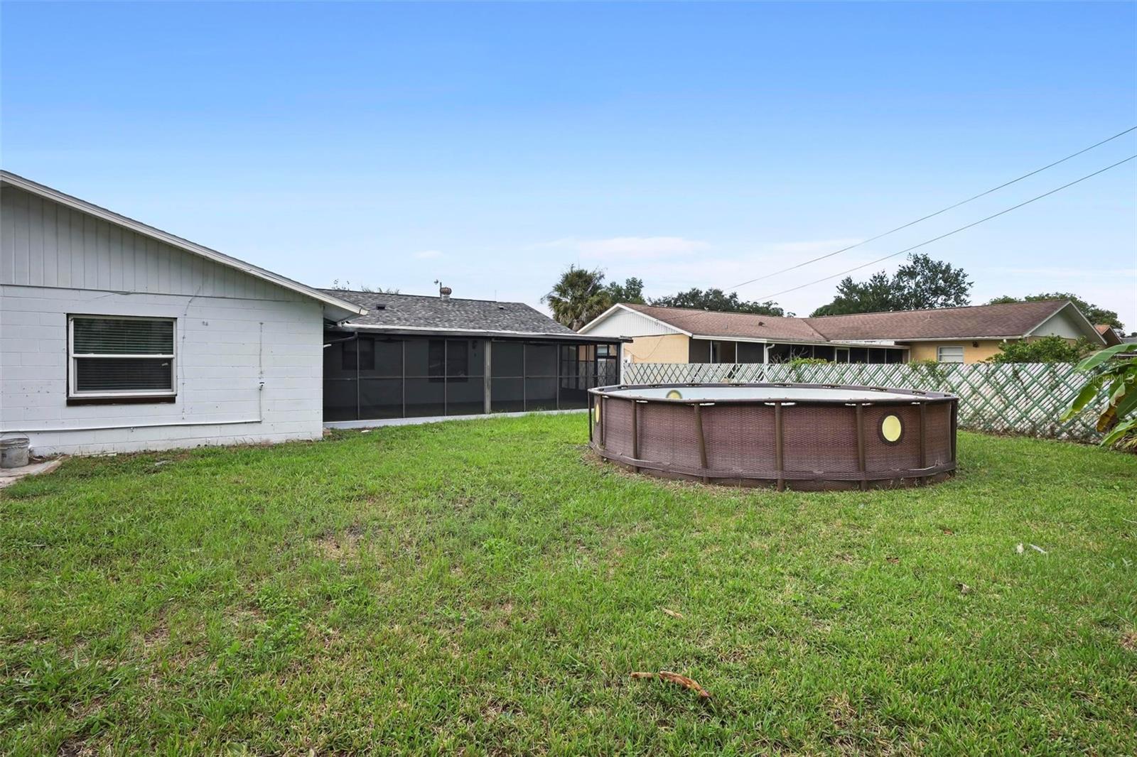 Listing photo id 29 for 10140 Bridlewood Avenue