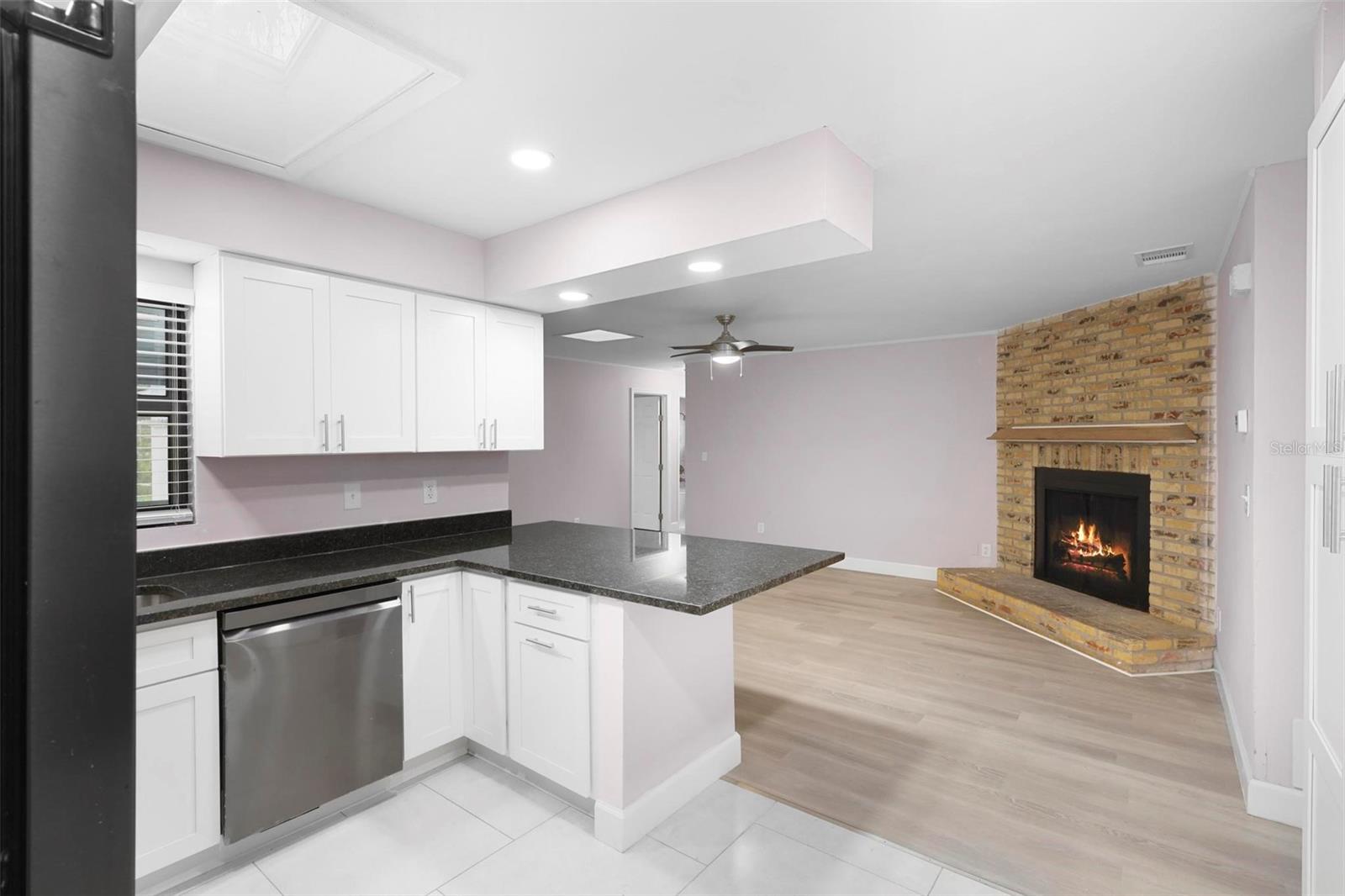 Listing photo id 2 for 10140 Bridlewood Avenue