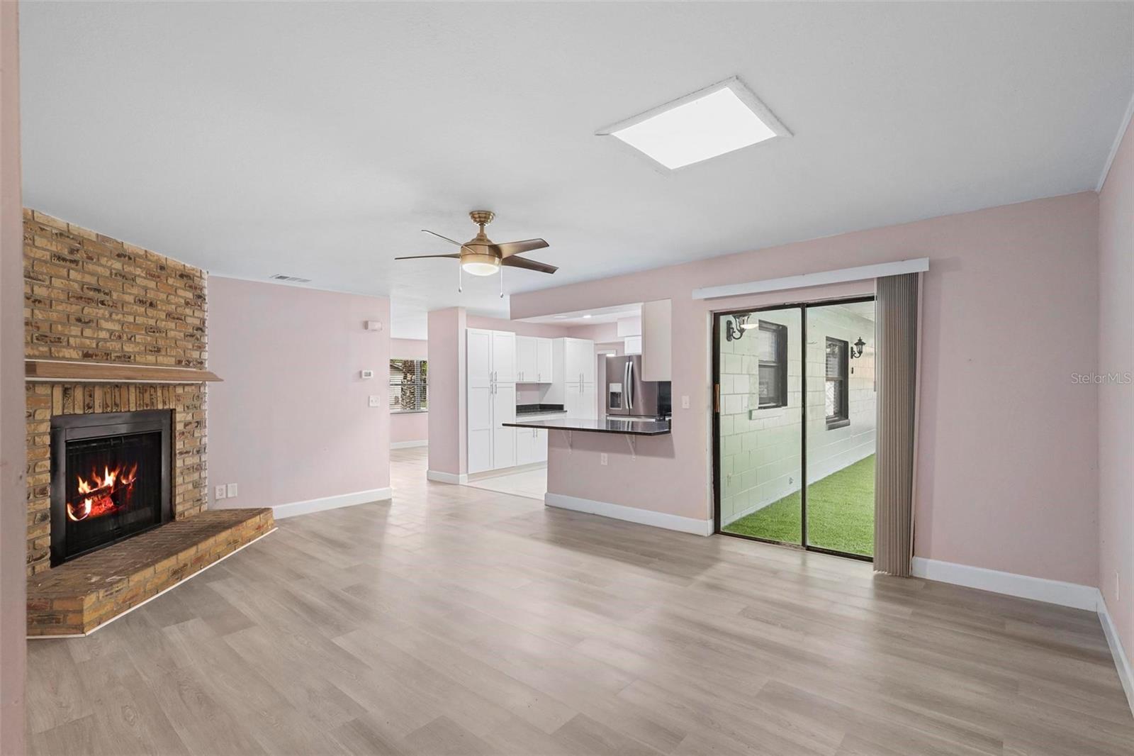 Listing photo id 6 for 10140 Bridlewood Avenue