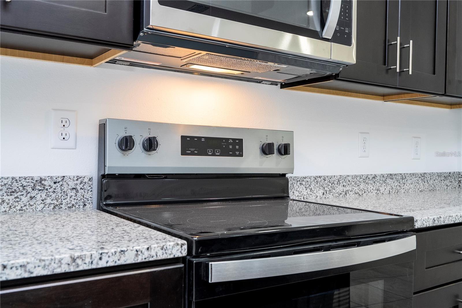 Listing photo id 11 for 9809 Swanee Terrace