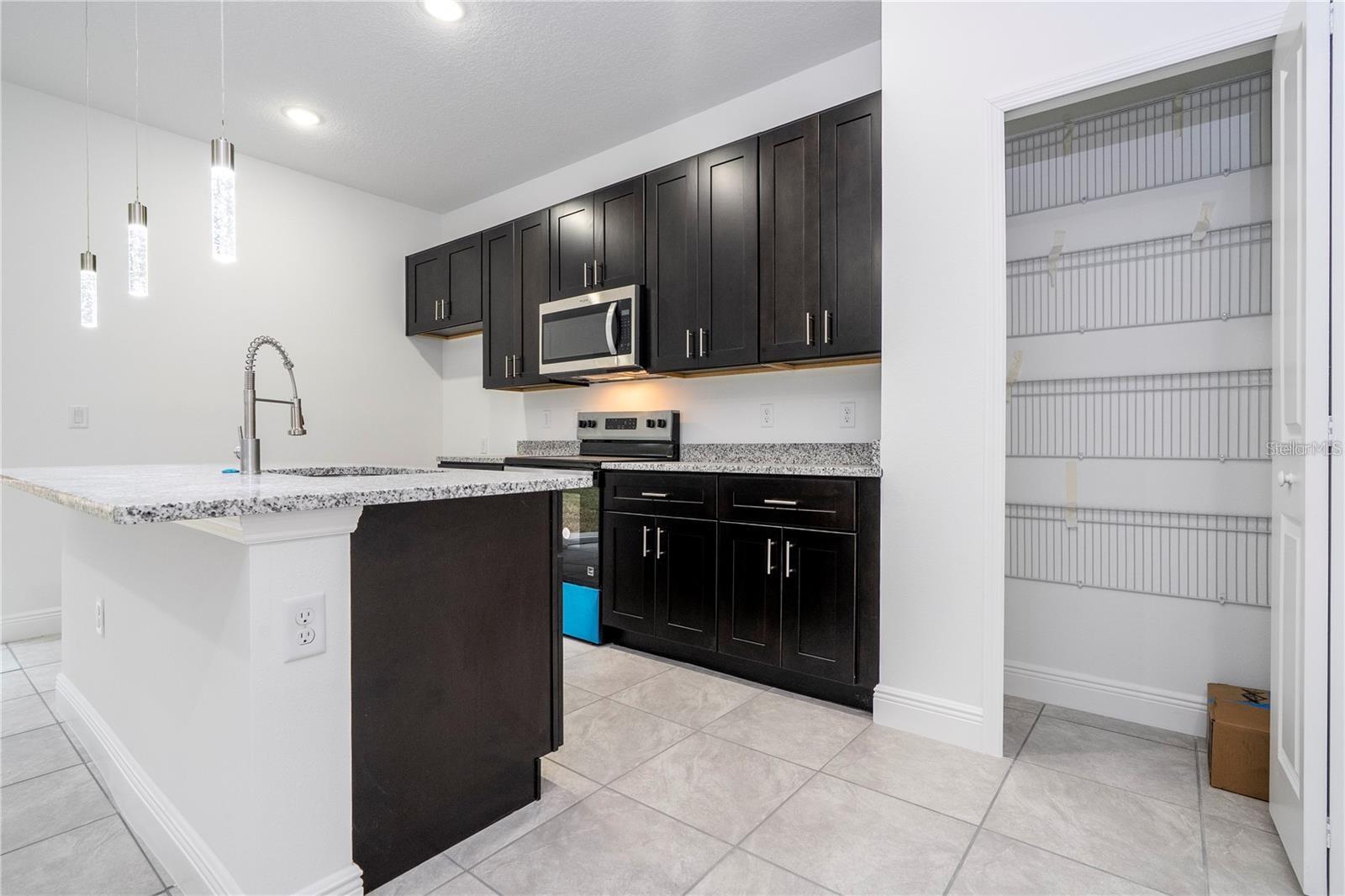 Listing photo id 14 for 9809 Swanee Terrace