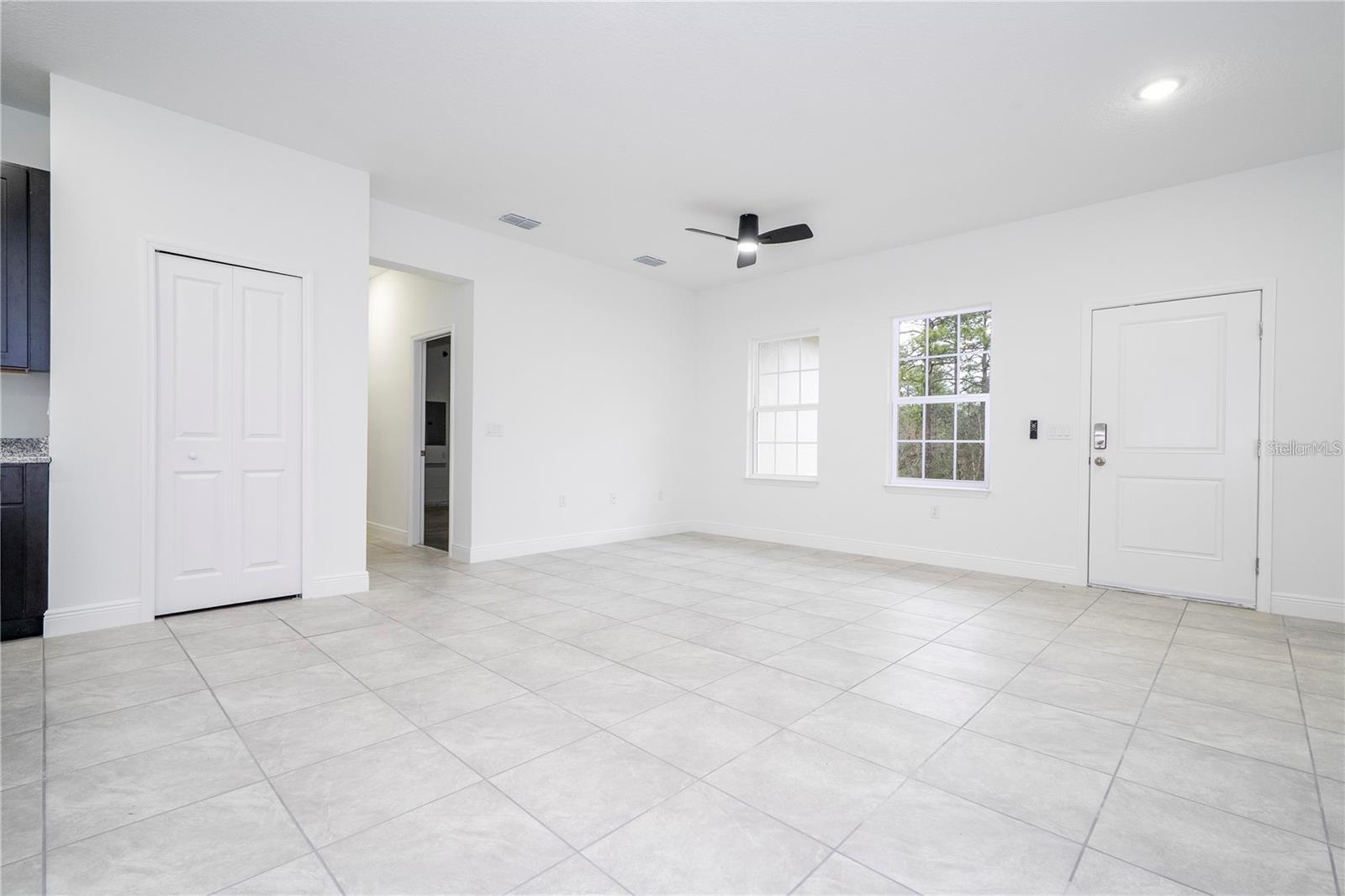 Listing photo id 15 for 9809 Swanee Terrace