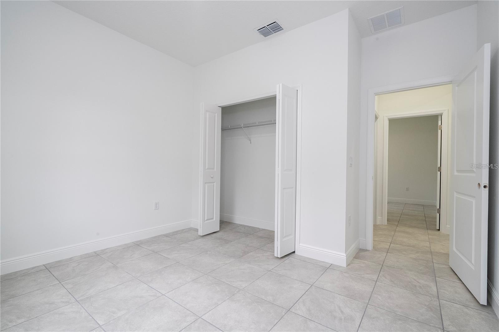 Listing photo id 16 for 9809 Swanee Terrace