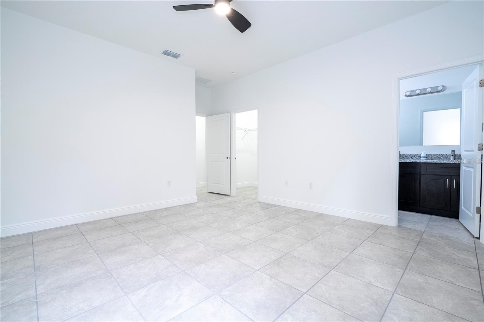 Listing photo id 29 for 9809 Swanee Terrace