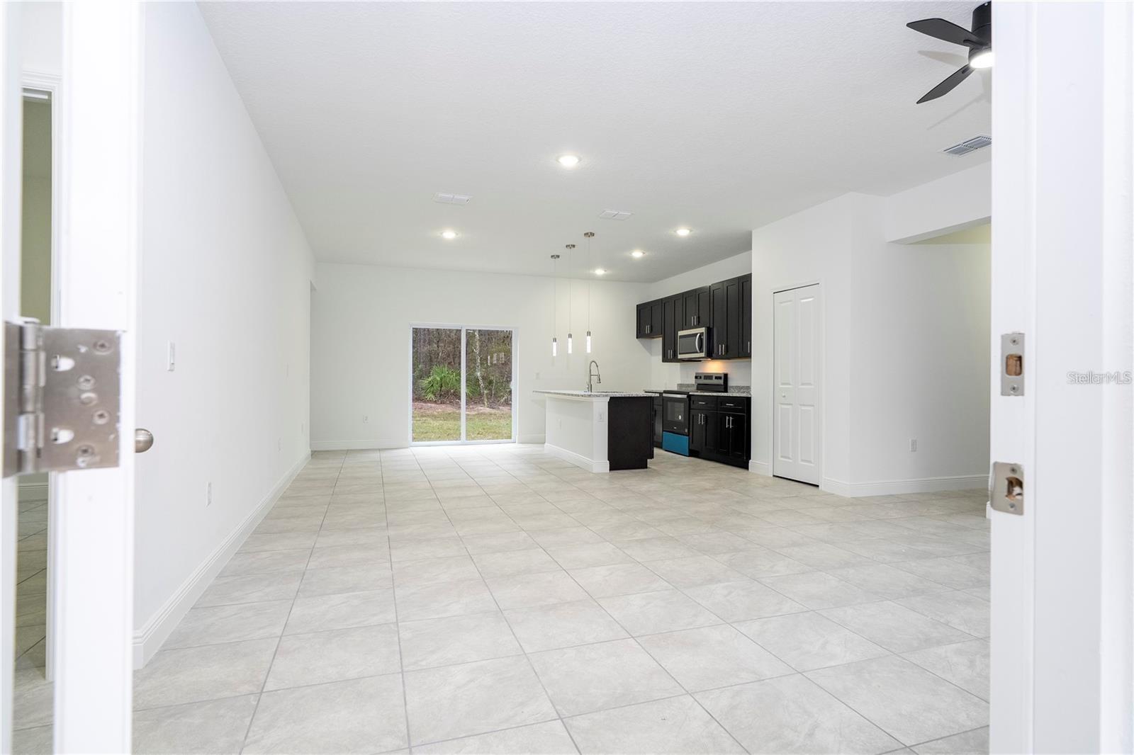 Listing photo id 5 for 9809 Swanee Terrace