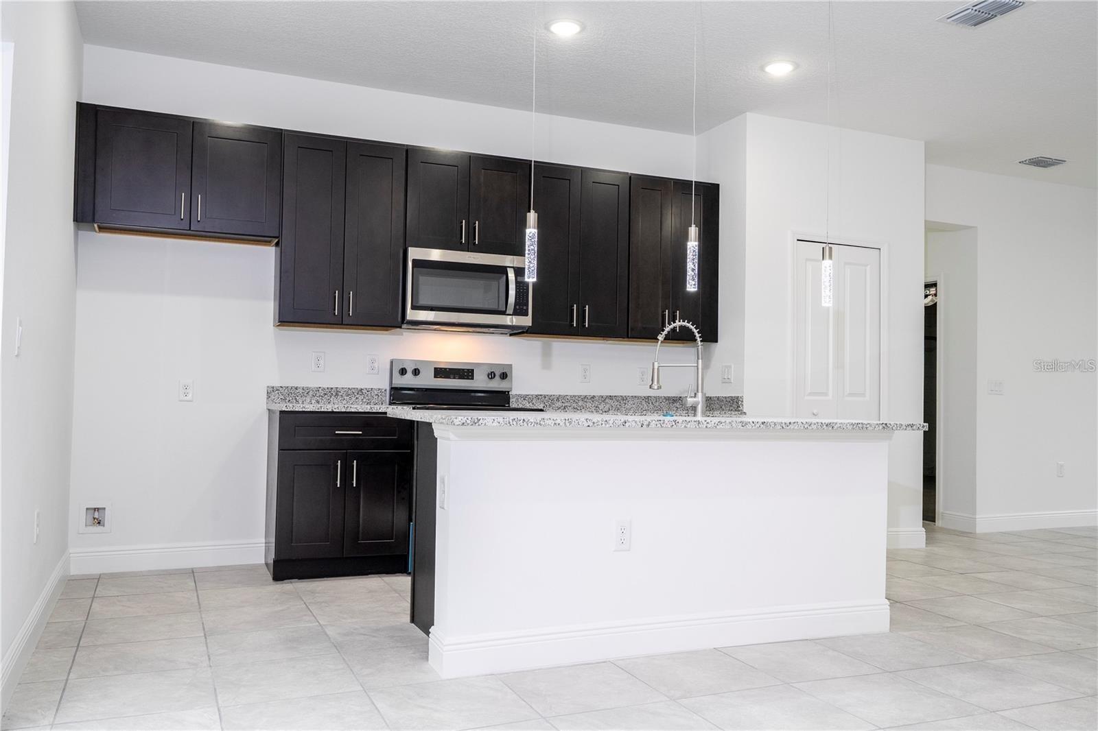 Listing photo id 7 for 9809 Swanee Terrace
