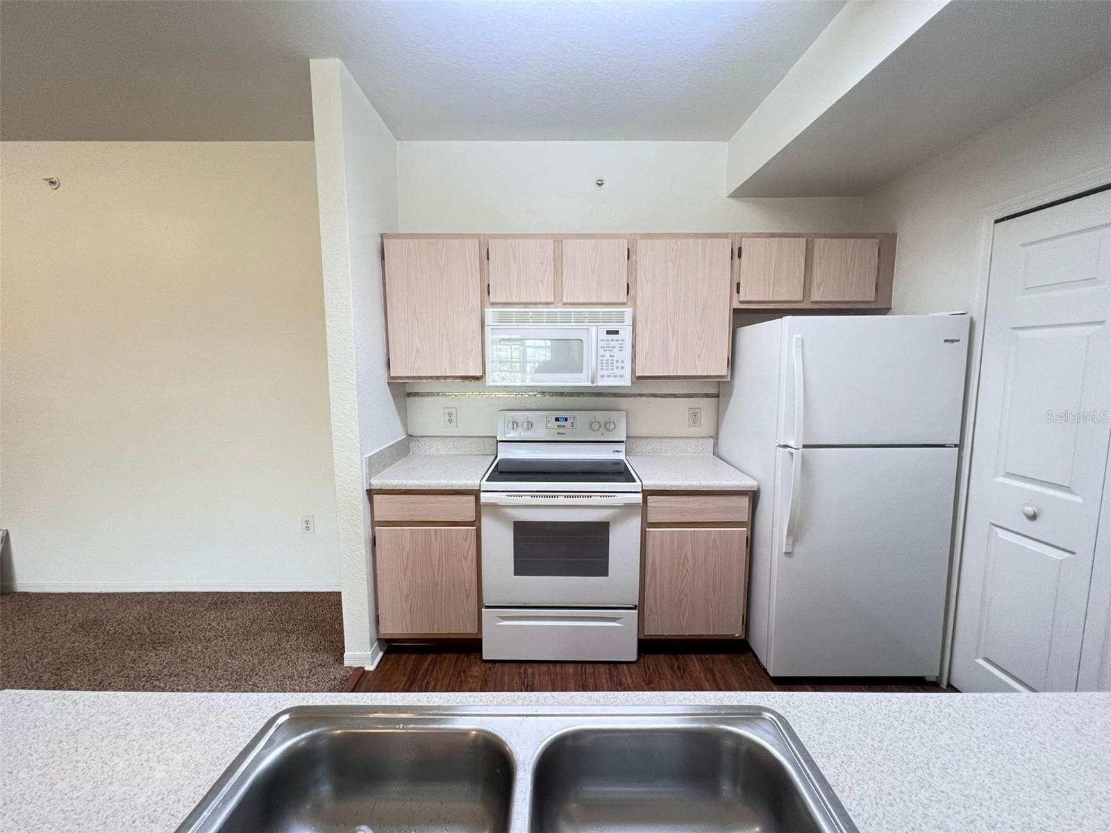 Image 4 of 14 For 5467 Vineland Road 6306