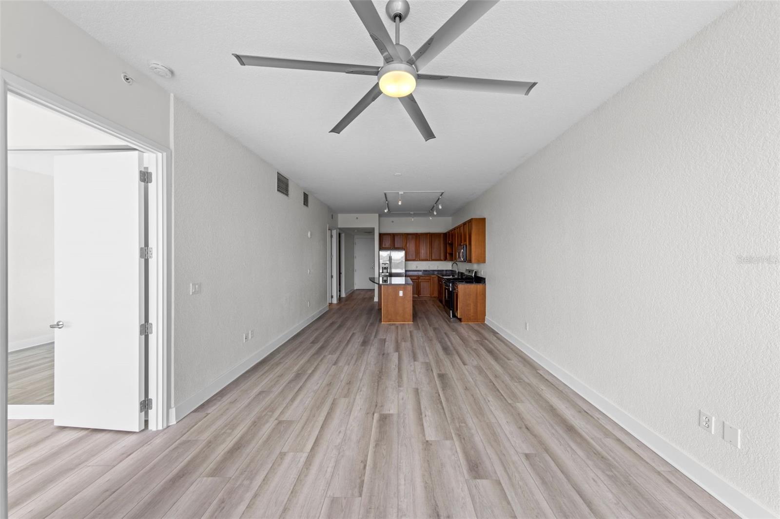 Image 11 of 40 For 150 Robinson Street 2807