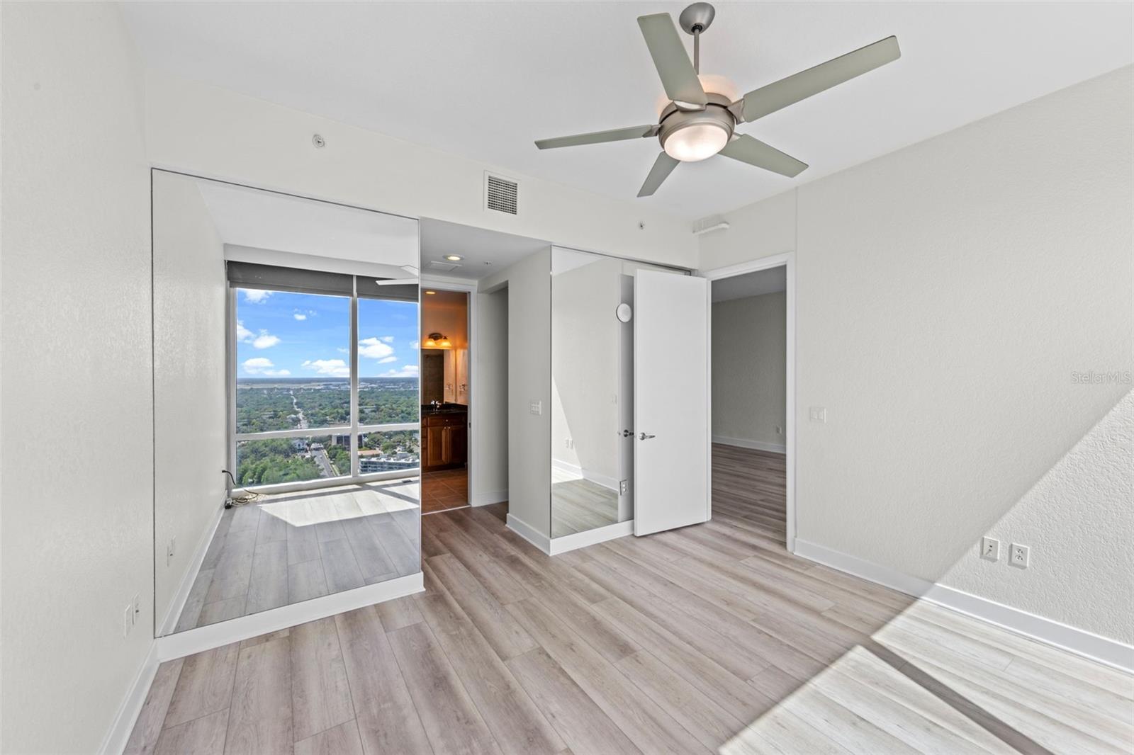 Image 14 of 40 For 150 Robinson Street 2807