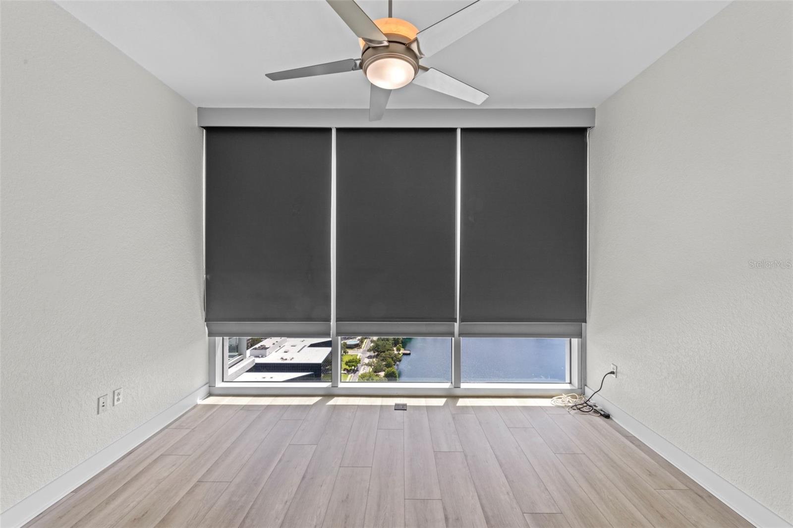 Image 15 of 40 For 150 Robinson Street 2807