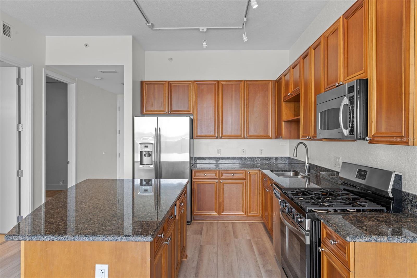 Image 8 of 40 For 150 Robinson Street 2807