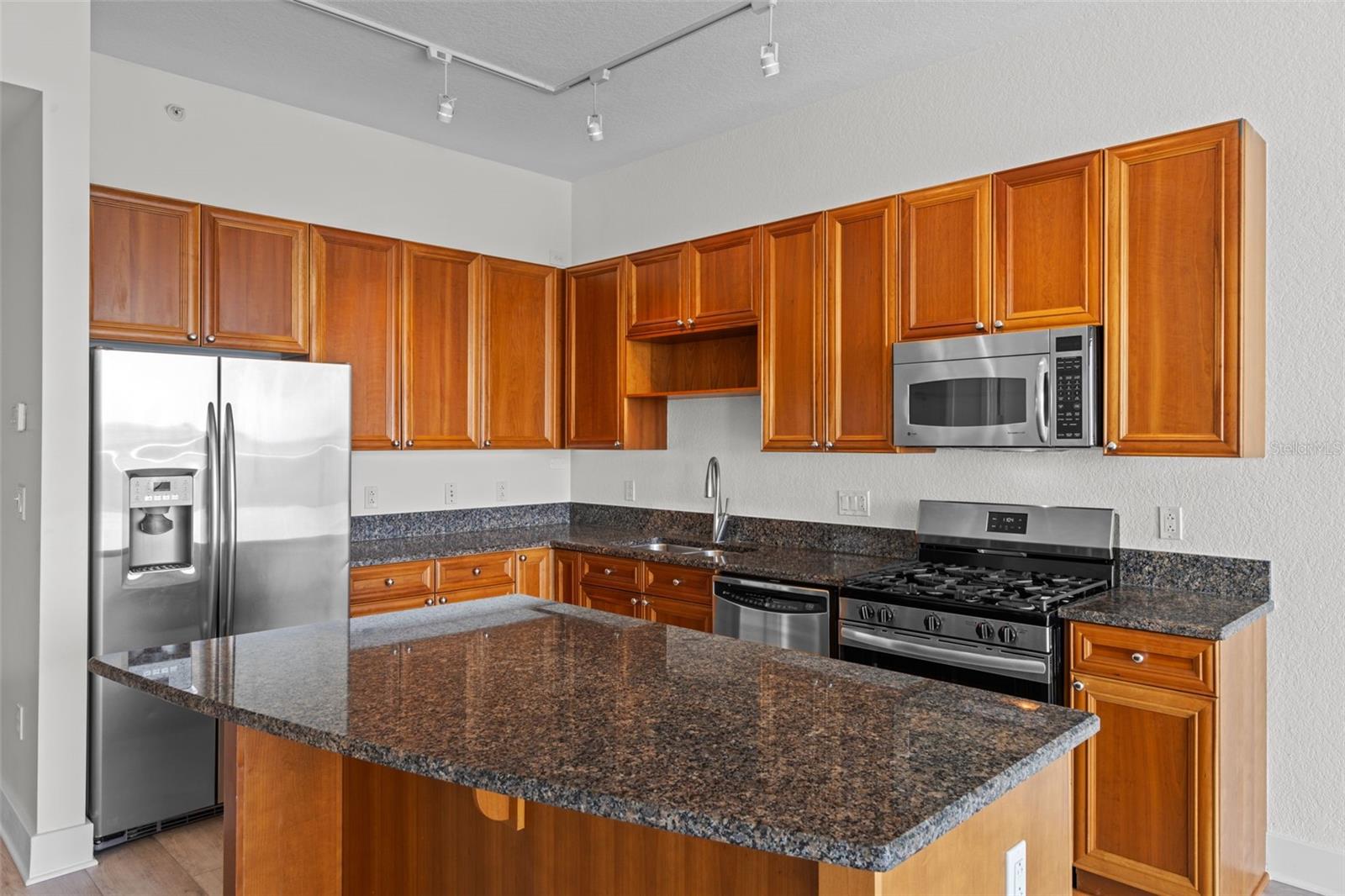 Image 9 of 40 For 150 Robinson Street 2807