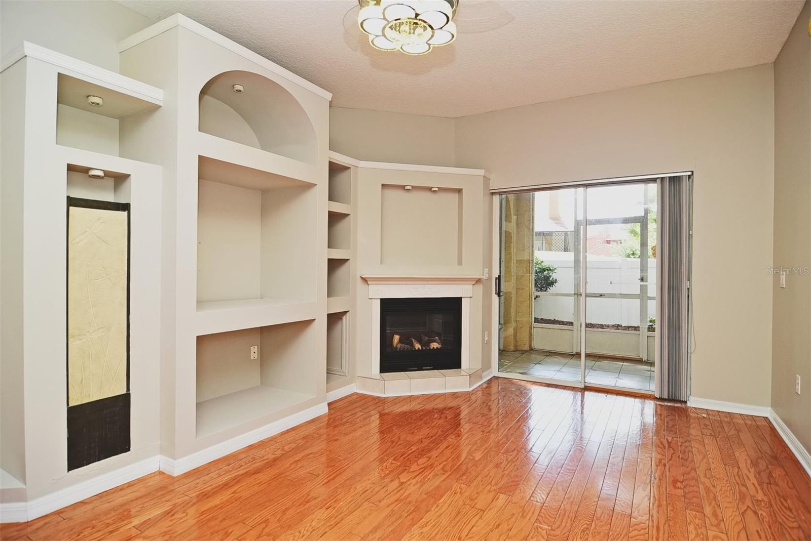 Image 11 of 29 For 698 Seabrook Court 105