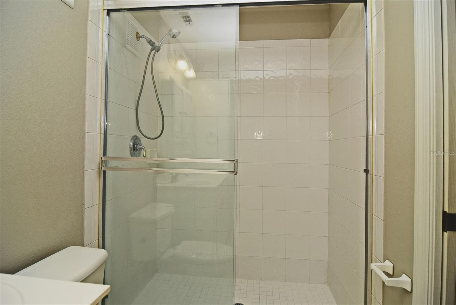 Image 16 of 29 For 698 Seabrook Court 105