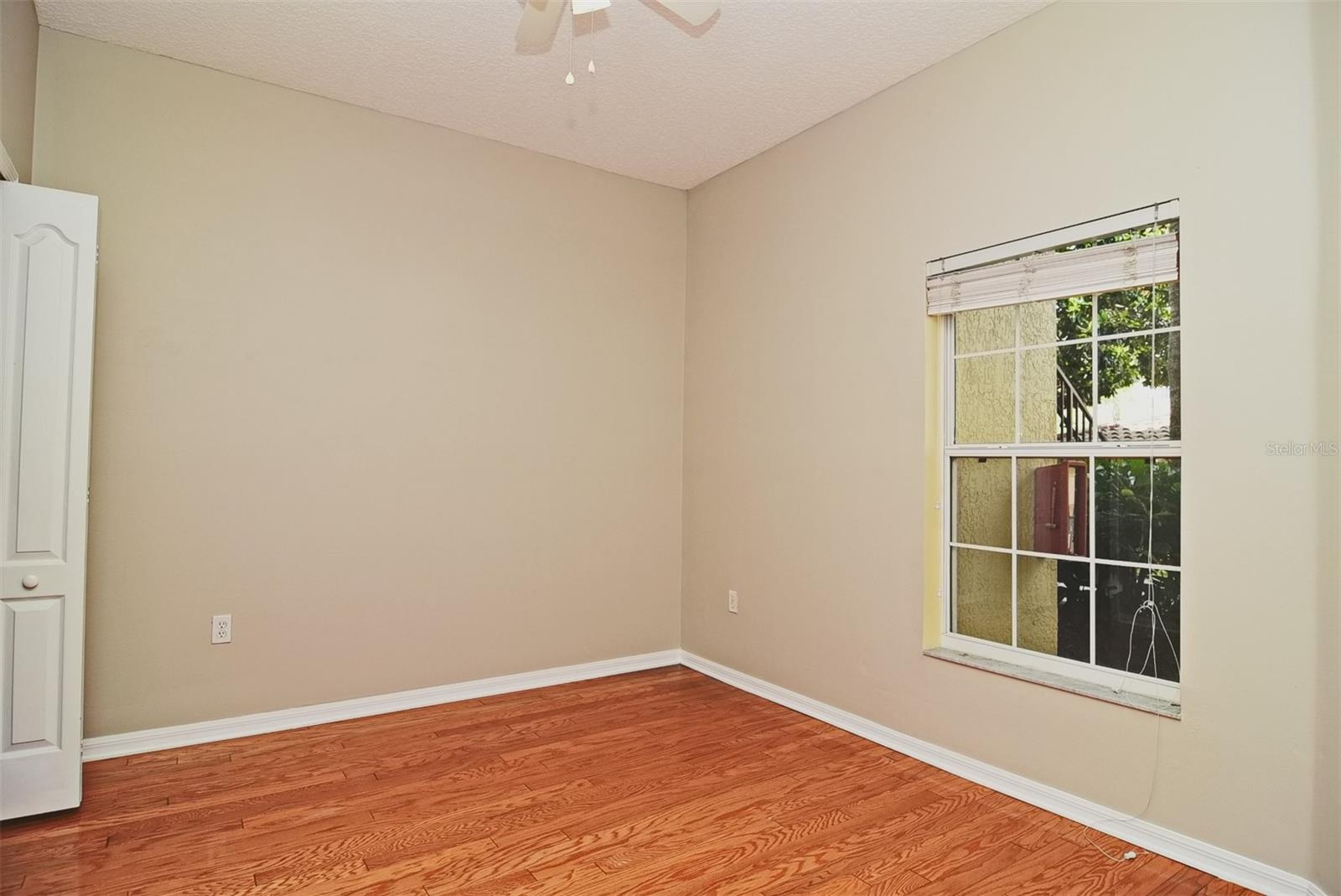 Image 17 of 29 For 698 Seabrook Court 105