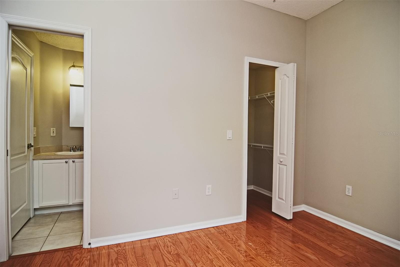 Image 18 of 29 For 698 Seabrook Court 105